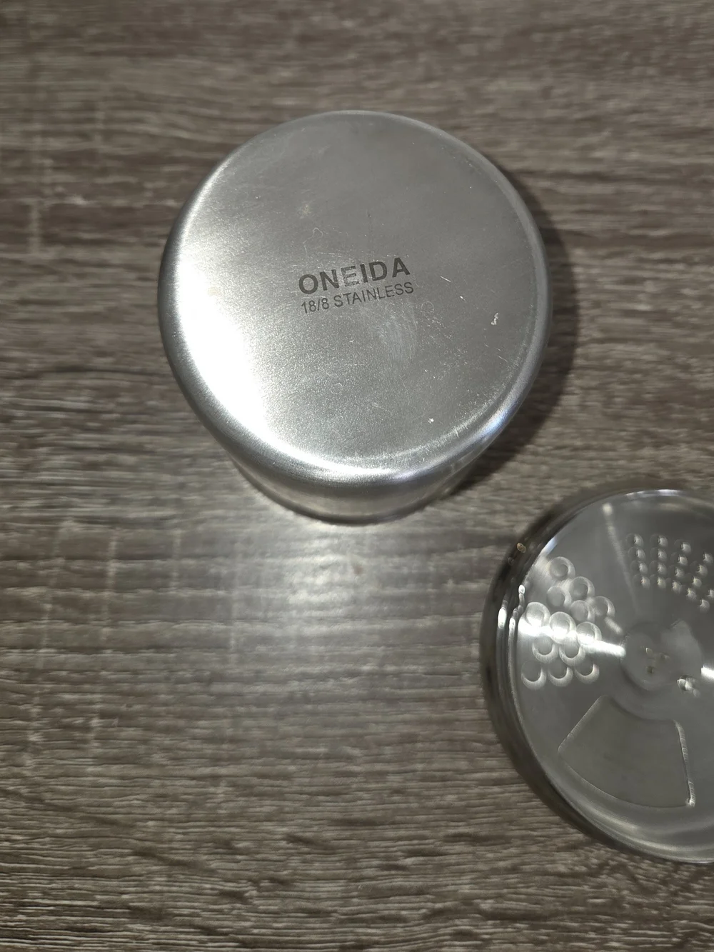 Oneida Stainless Steel Shaker Dredge Dispenser 3.5